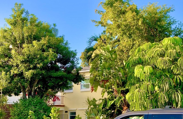 Ocean Breeze - Renovated 3bd/2ba (+Private Patio & Parking)