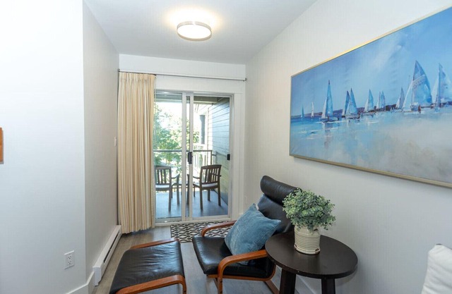 Ocean Breeze Seaside Studio Condo B