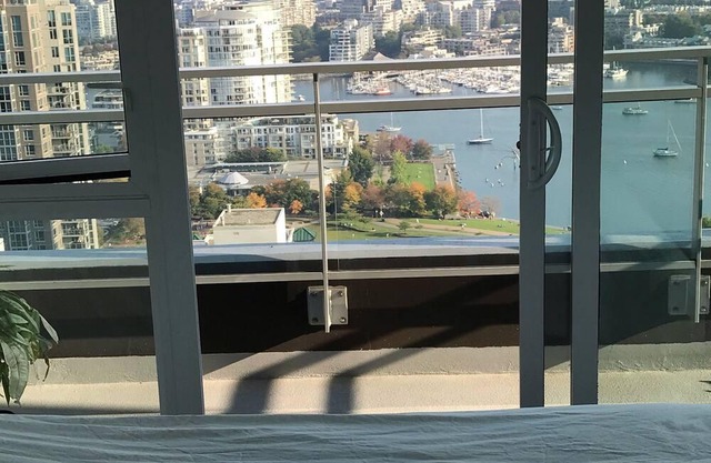 Ocean/city/mountain view /AC/free parking/1 BR