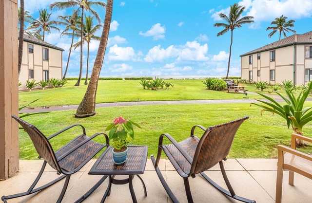 Ocean Front, Ground Level 1 Bedroom with King, Sleeps 4, with Cold AC