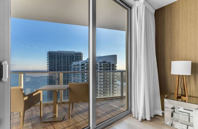 Ocean Luxe Pad | 6-Person Stay + Poolside