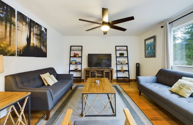 Ocean & Mountain View Home, near Downtown Juneau