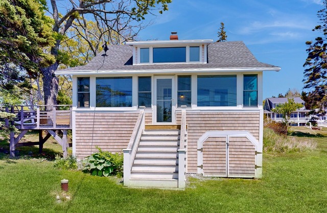 Ocean Point Colony Home w/Sunroom & Sweeping Ocean Views, Dog-friendly