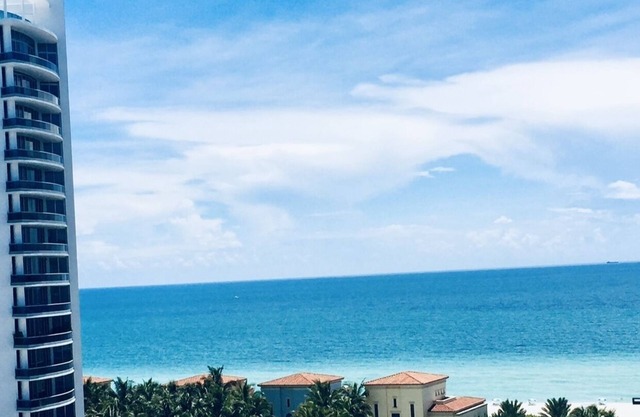 Ocean View 1Br 1.5Ba Stylish Beach Condo + Parking