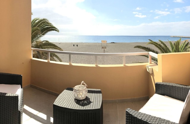 Ocean View apartments. Beachfront Ocean view terrace. Wifi. Parking