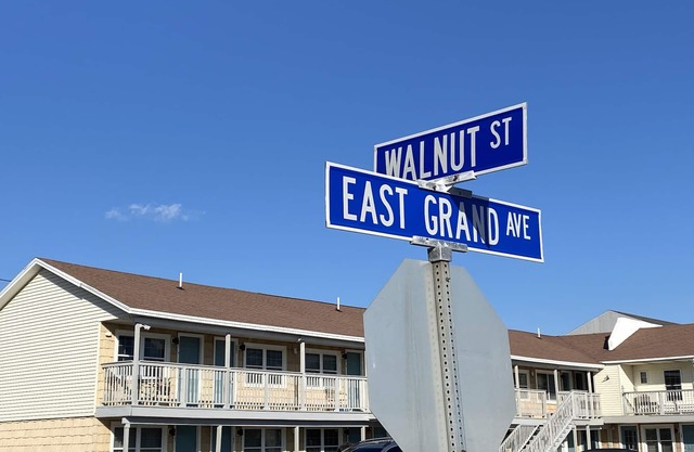 Ocean view! Cozy Condo w/Kitchen, Living Area, Porch, 2 Reserved Parking Spaces