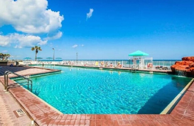 Ocean View Condo. Pool is OPEN!