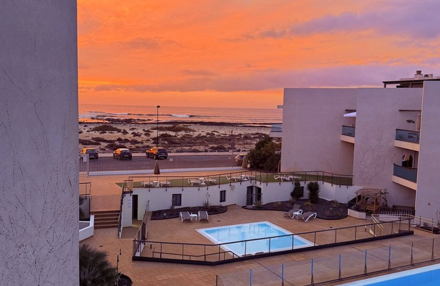 Ocean view first line, pool, balcony and rooftop, CasaMar El Cotillo