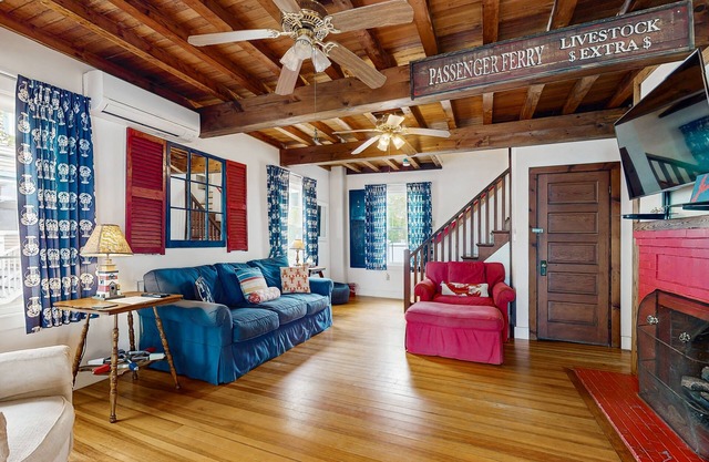 Ocean view home w/roof deck & patio - great for families, steps to beach