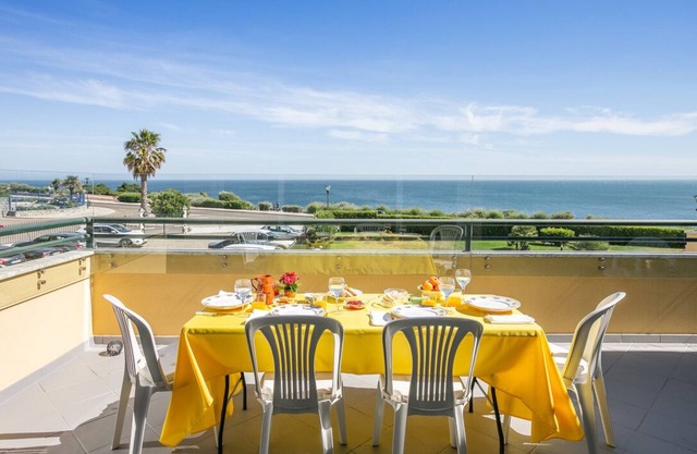 Ocean View I Sea Front 3-Bed Apt in Cascais w/Pool near Beaches