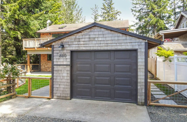 Ocean View Manzanita home - walk to beach and town!