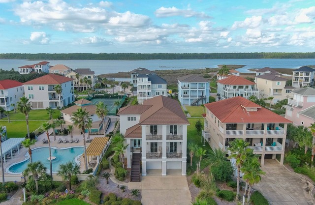 Ocean View Oasis: Pool & Boardwalk Nearby