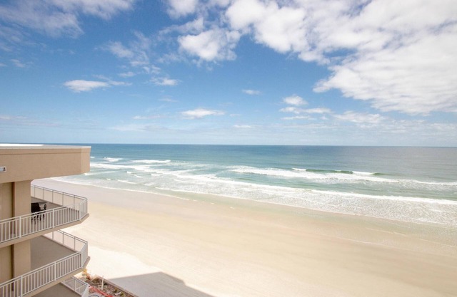 Ocean views with all the Amenities! No Drive Beach!
