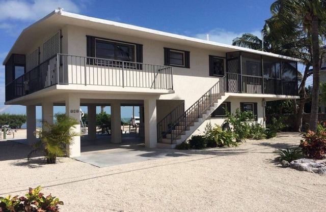 Ocean Views and Secure Dockage = Vacation