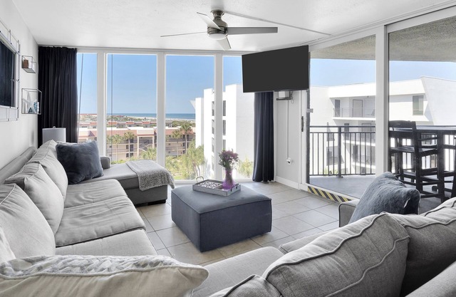 OCEAN VIEWS Bella Coastal View With Elevator