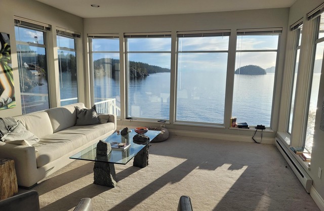 Ocean Waterfront Winter Escape