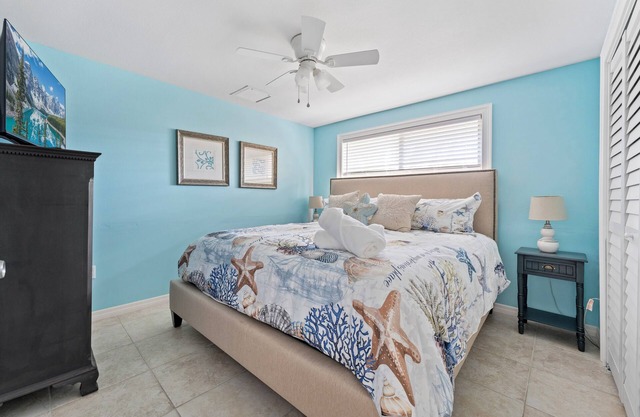 Ocean72, 2-bedroom cottage in Holmes Beach with Pool and Spa