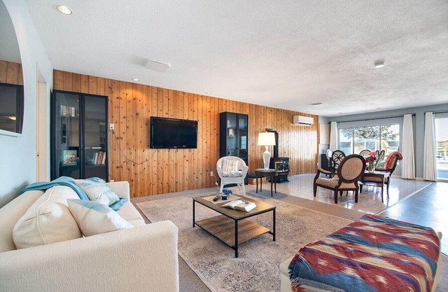 Oceanfront Central Seawalk Location | Patio, BBQ