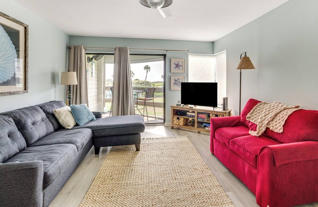 Oceanfront Condo in Harbor Island Community!