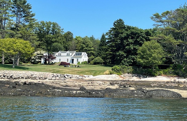 Oceanfront cottage Barters Island, Boothbay, ME