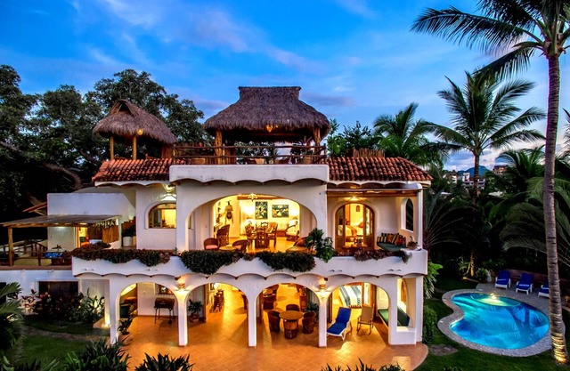 Oceanfront Estate, Paradise in Sayulita's Best Location! Private Pool & Gardens.