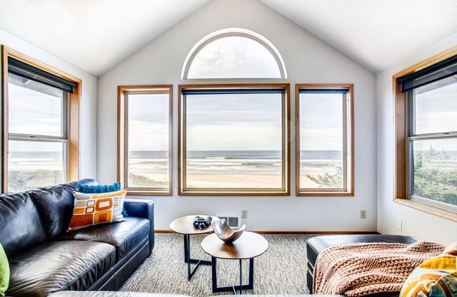 Oceanfront Home on Miles of Sandy Beach! Hot Tub/Game Room! Near Yachats!