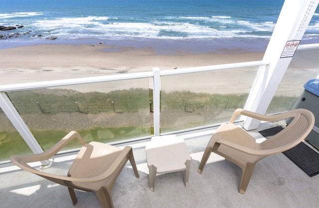 Oceanfront, Hot Tub, Onsite Pool - Pacific Life