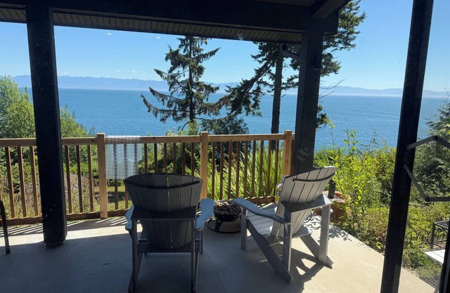 Oceanfront/king bed/French Beach, 3 acre secluded rain forest/nrural/calm/serene