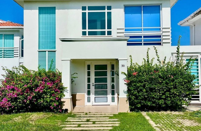 Oceanfront Mansion With Pool 3