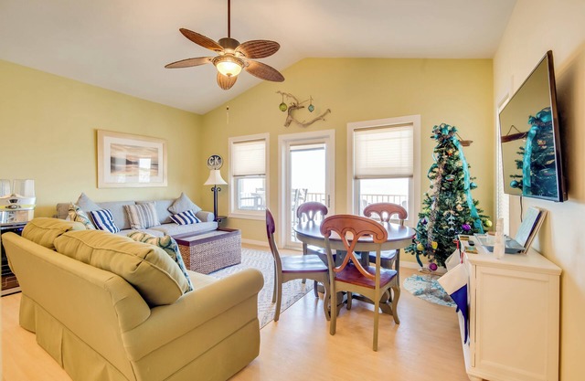 Oceanfront Oasis in Cedar Key w/2 Balconies!