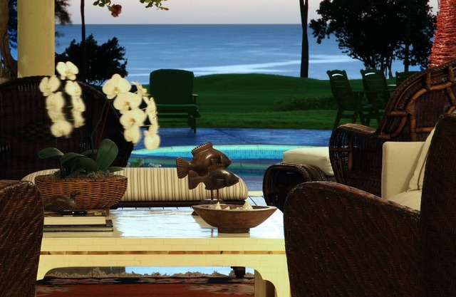 Oceanfront, On Golf Course, Next to Beach, heated pool & hot tub, fully staffed