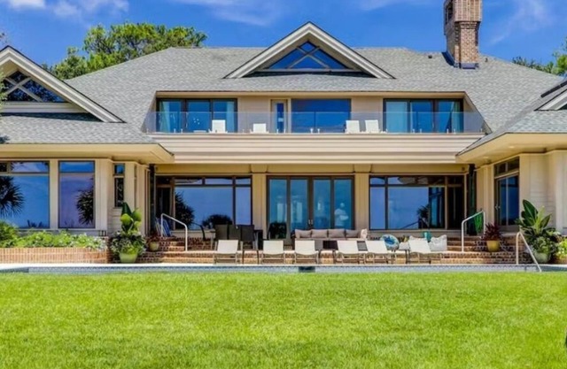 Oceanfront Paradise:Luxurious 8-Bedroom Home with Pool and Spectacular Views!