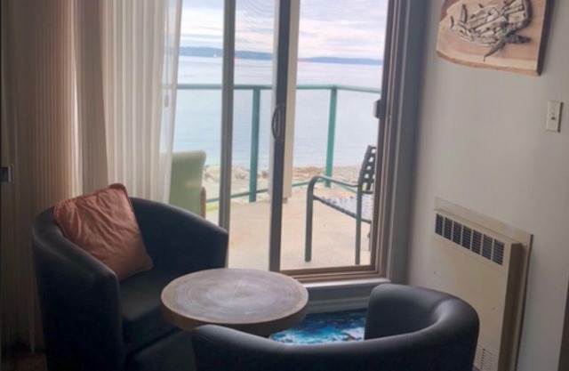 Oceanfront Panoramic View Bachelor Condo At Inn of the Sea in Yellowpoint.