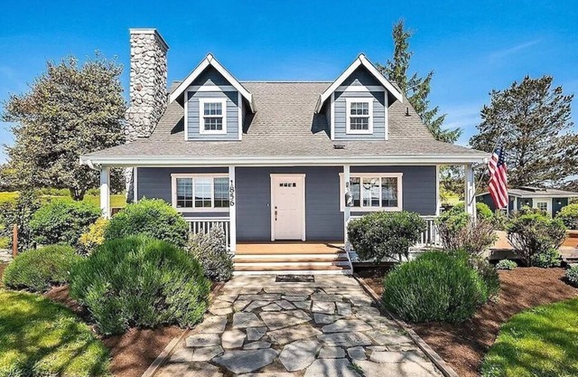 Oceanfront Retreat w/Hot Tub, Game Room & Views – Sleeps 12