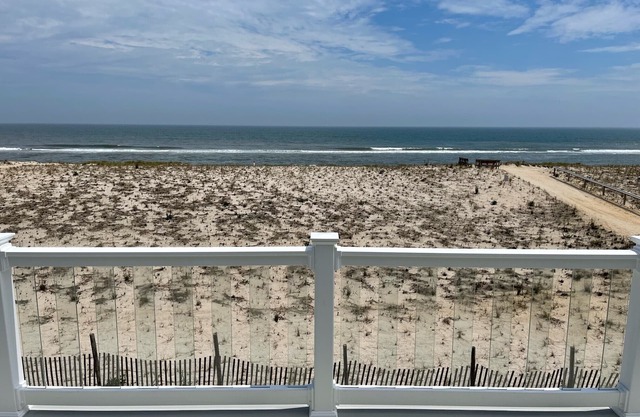 Oceanfront! Upstairs!