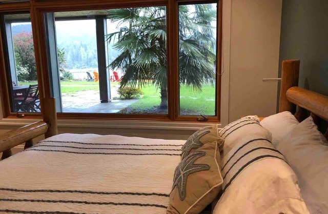 Oceanfront Walkout - Sanddollar Suite