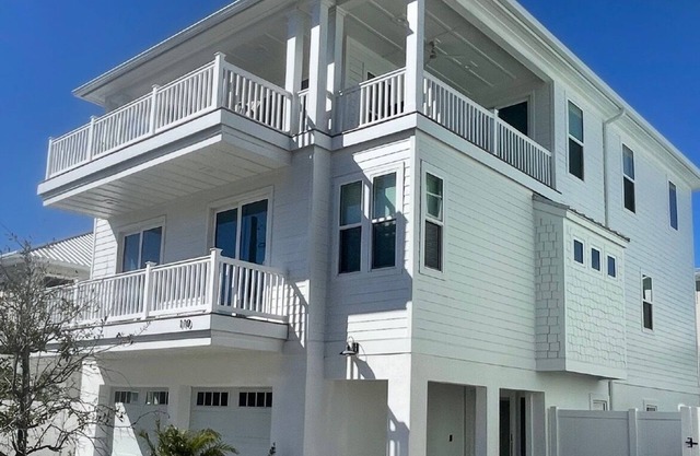 Oceans 11–Huge Ocean Views, Pool & Steps to Beach