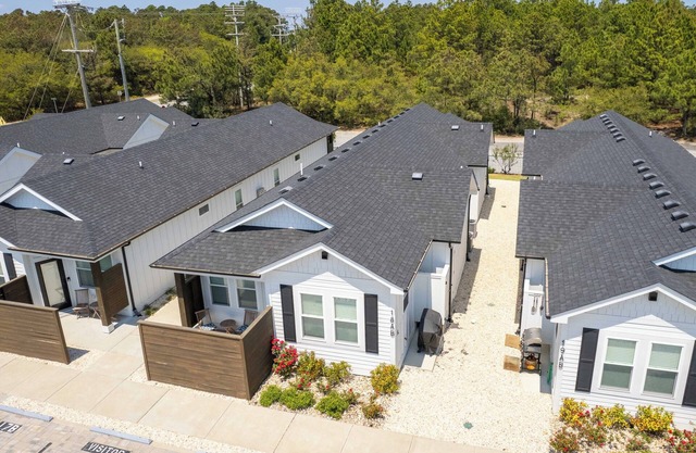 Oceanside, Comm Pool! Lighthouse Views! Close to beach, BC18B, Oh Whale