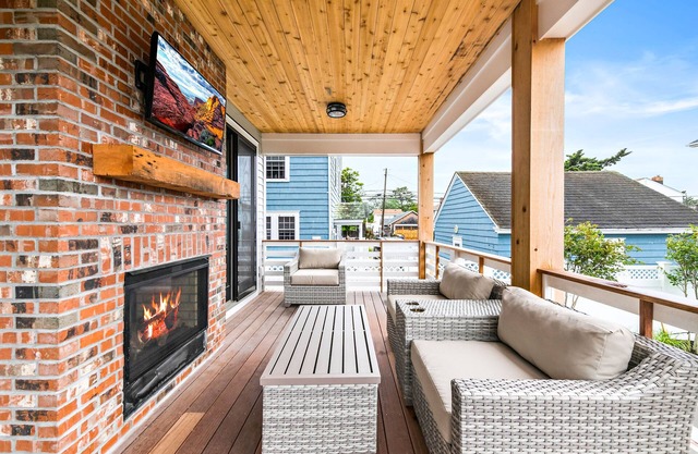 Oceanside Home with 6 Bedrooms & Pool!