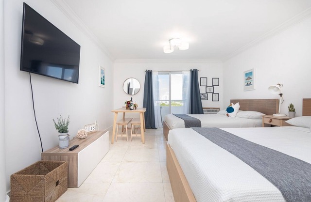 OceanView Balcony apt in North Bay Village Parking