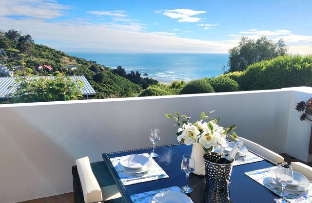 Oceanview Luxury 3-Bedroom Family Retreat