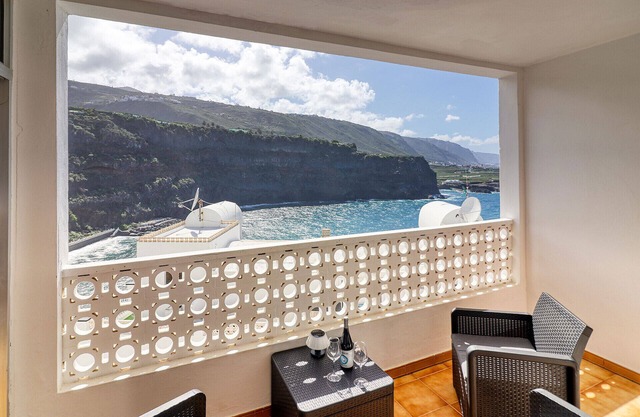 Oceanview Retreat/50m to Beach + Sunset Terrace + Ensuite