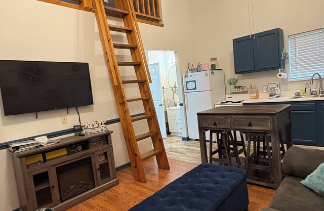 Ocoee Campin' - Loft cabin- sleeps 5