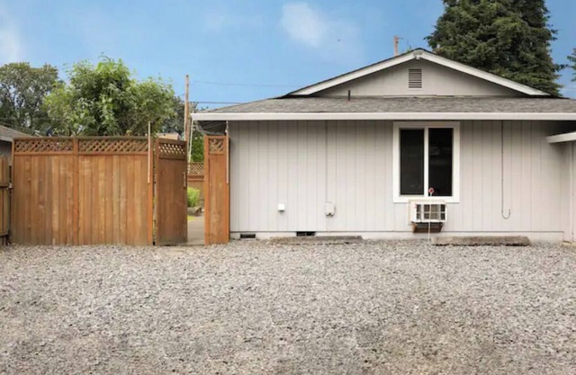 Off the Fairway on Fairmount 2 Bd 1 Bth