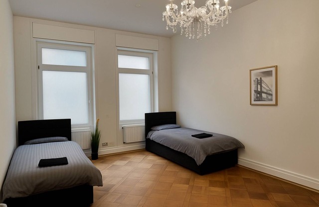 Offenbach 200m2 12 persons O1
