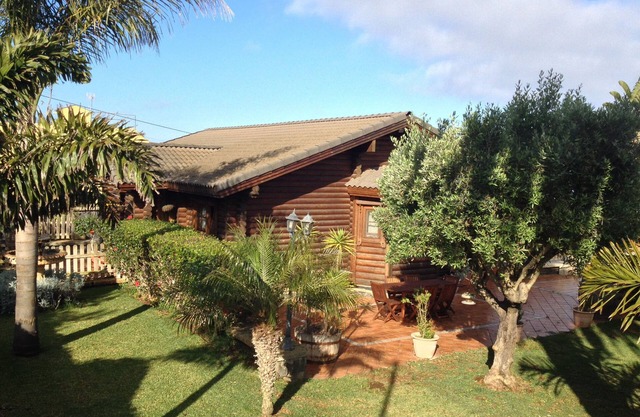 OFFER NORDIC HOUSE NEAR THE BEACH, GARDEN, MASSAGE, SAUNA, FREE WIFI, AC, SAT TV