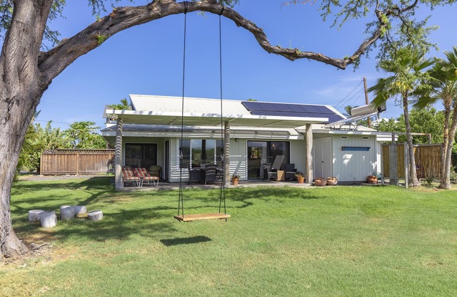 ʻOhana Hale in Puako! Rare full Mauna Kea Views, Steps to the Beach, Private.