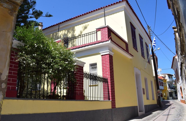 Oikίa Athanasia, two Storey 1920 Neoclasical house