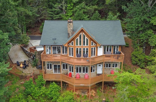 Oktoberfest Sale! 2 min to Helen! Sauna! Fire Pit!