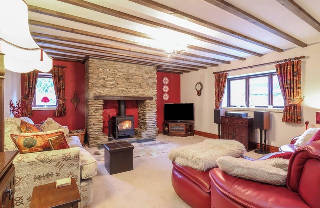 OLD FARM COTTAGE, pet friendly, with open fire in Woolacombe